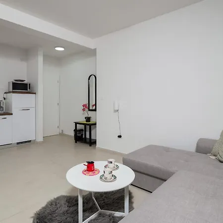 2 Bedroom Lovely In *