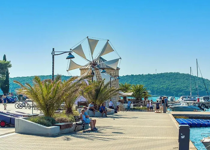 2 Bedroom Lovely In *