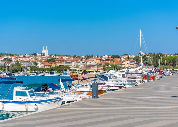 2 Bedroom Lovely In Lägenhet