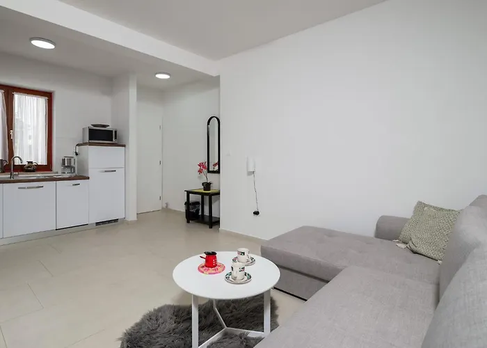 2 Bedroom Lovely In *