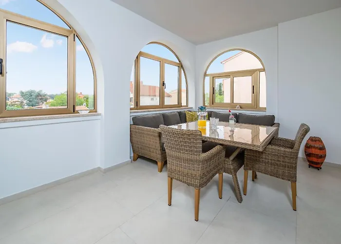 Lägenhet 2 Bedroom Lovely In Medulin