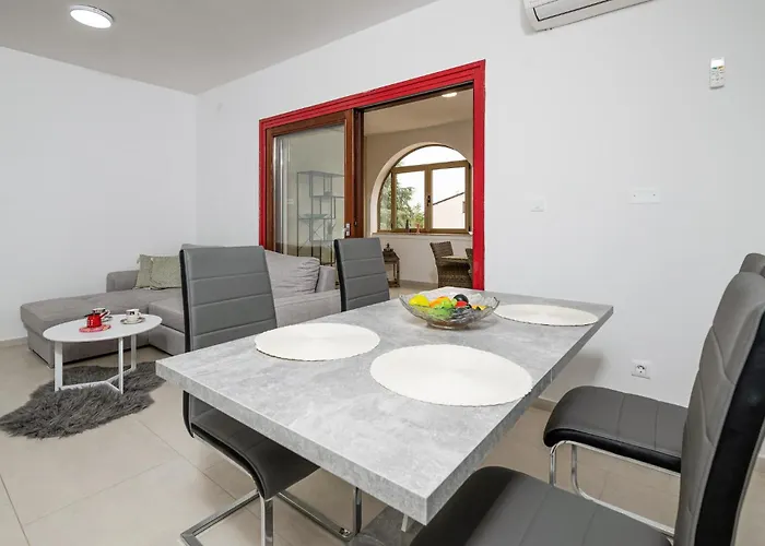 Lägenhet 2 Bedroom Lovely In Medulin