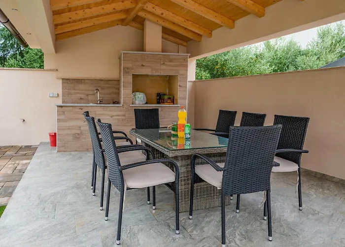 2 Bedroom Lovely In Lägenhet